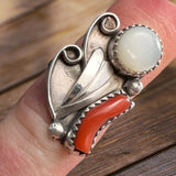 Coral and mother of pearl ring - flower style - size 5