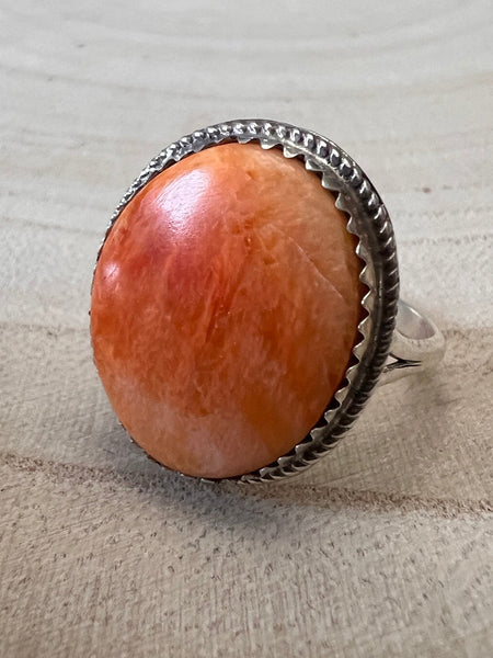 Ernest Hawthorne Spiny Oyster & Sterling Silver Ring - Size 7.5