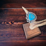 Turquoise ring - gorgeous cabochon and flower base style - Size 7